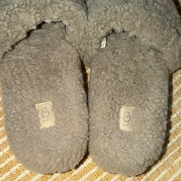 UGG Women's Cozy Tan Slippers - Picture 5 of 8